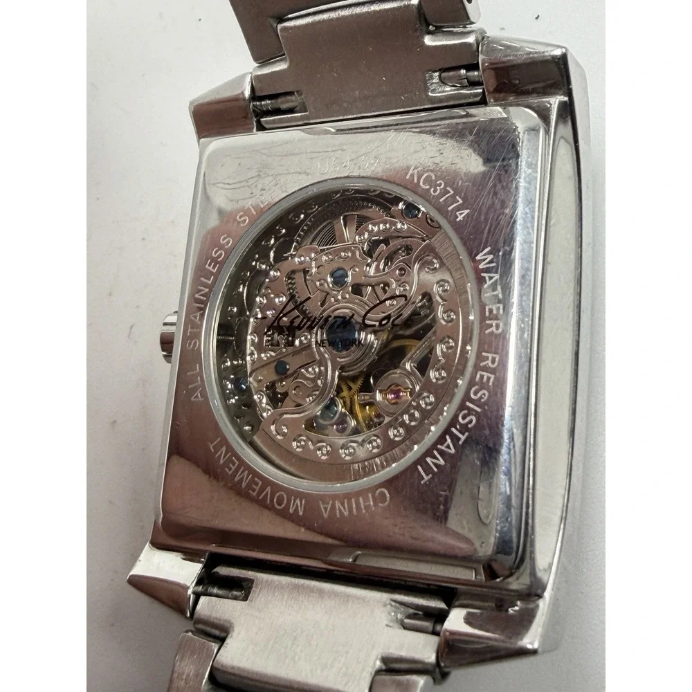 Kenneth Cole it winds